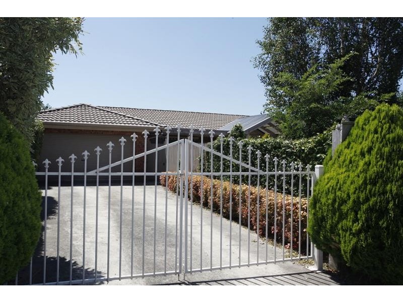 8 Tamarisk Road, Narre Warren VIC 3805