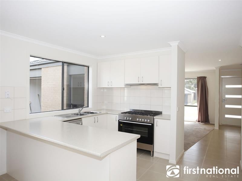 7 Doonie Way, Pakenham VIC 3810