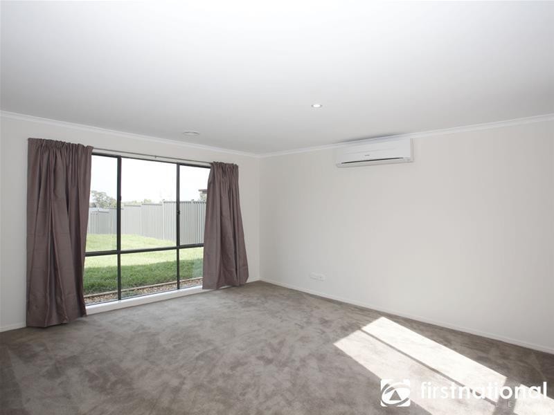 7 Doonie Way, Pakenham VIC 3810