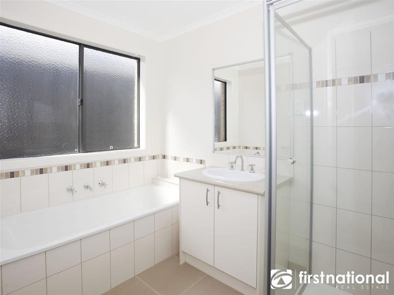 7 Doonie Way, Pakenham VIC 3810