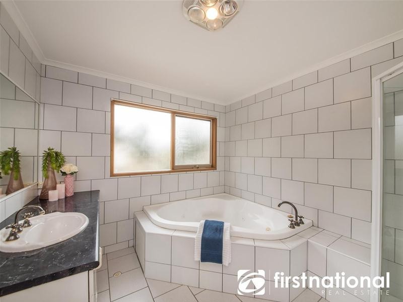 10 Mayruck Rise, Hampton Park VIC 3976