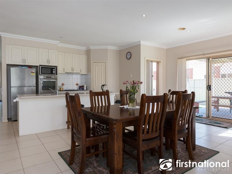 16 Bluehills Boulevard, Pakenham VIC 3810