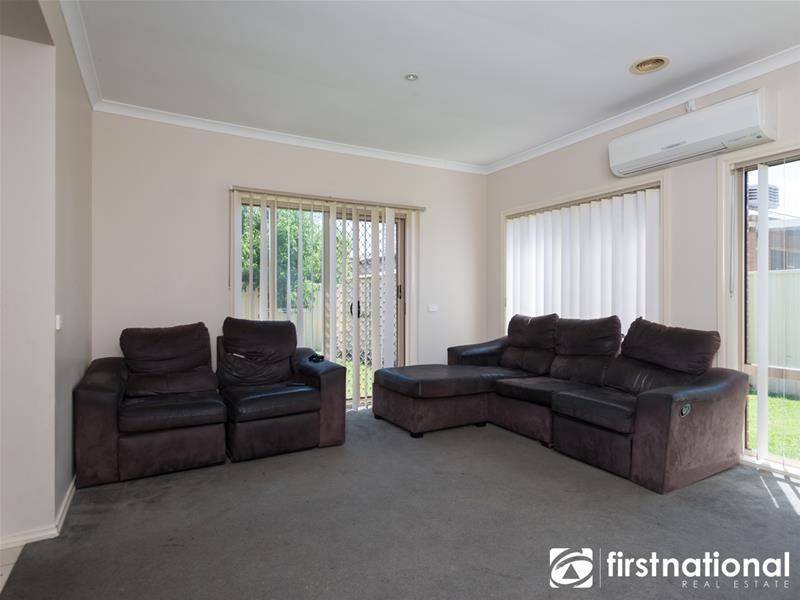 16 Bluehills Boulevard, Pakenham VIC 3810