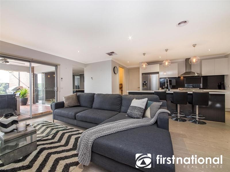 8 Weatherby Avenue, Officer VIC 3809