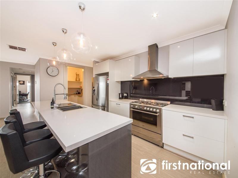 8 Weatherby Avenue, Officer VIC 3809