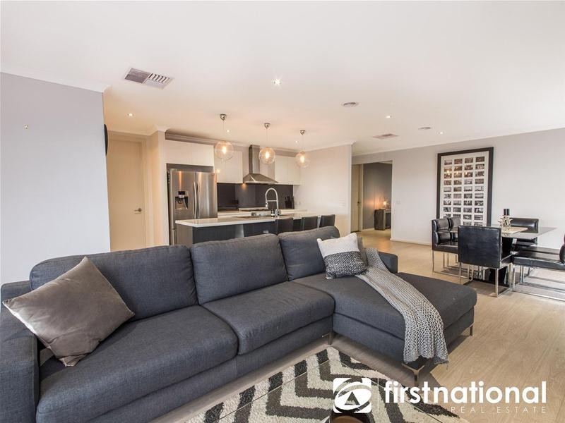 8 Weatherby Avenue, Officer VIC 3809