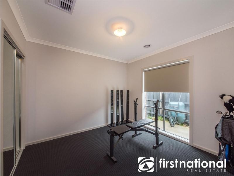 8 Weatherby Avenue, Officer VIC 3809