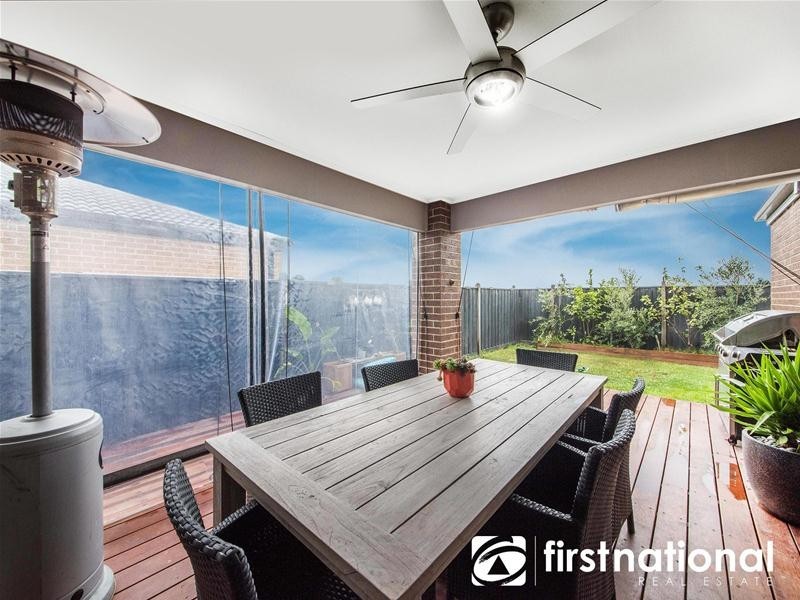 8 Weatherby Avenue, Officer VIC 3809