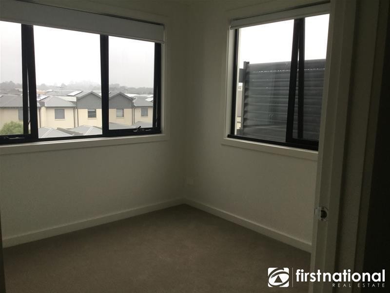 20/17 Edgeware Close, Pakenham VIC 3810