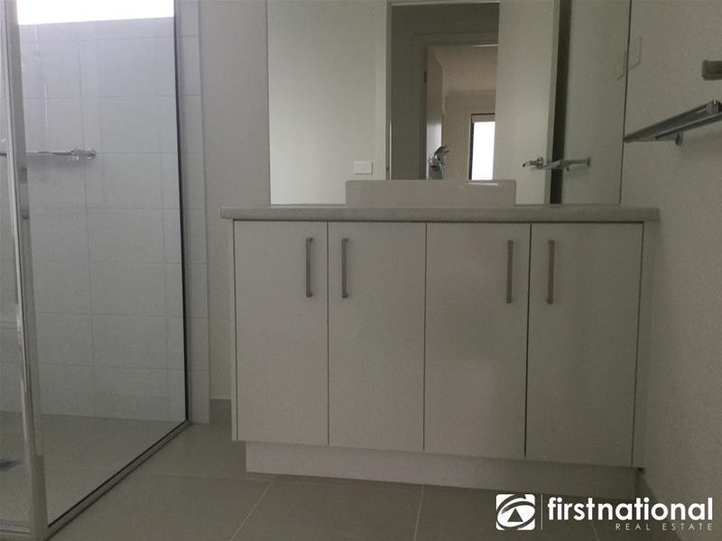 20/17 Edgeware Close, Pakenham VIC 3810