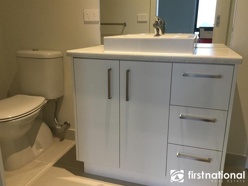 20/17 Edgeware Close, Pakenham VIC 3810