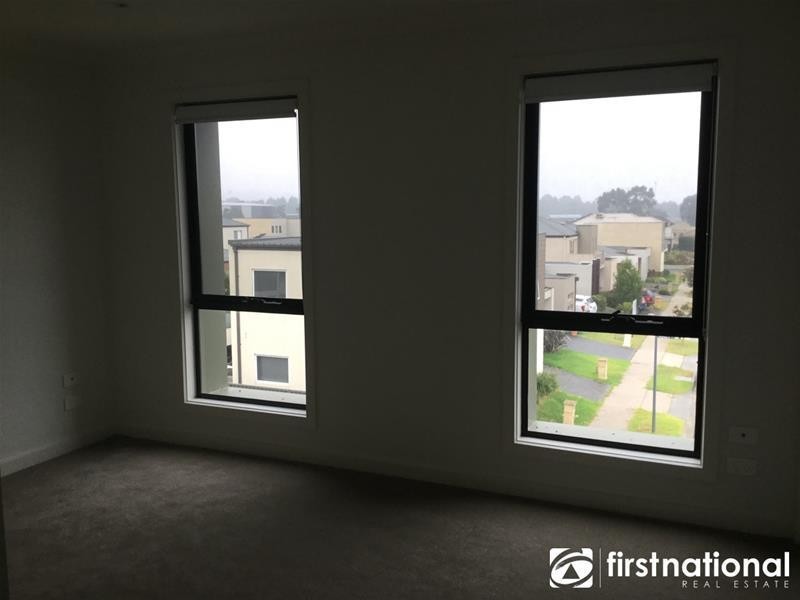 20/17 Edgeware Close, Pakenham VIC 3810