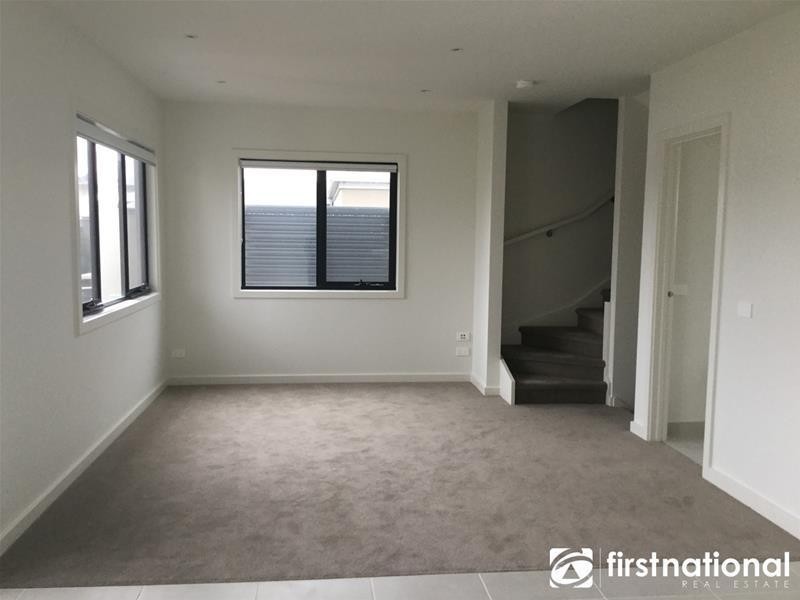 20/17 Edgeware Close, Pakenham VIC 3810