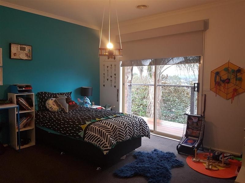 9 Bournevale Drive, Berwick VIC 3806