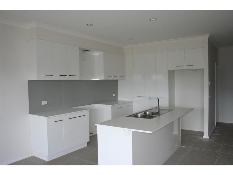 35 No.30 Swan Street, Pakenham VIC 3810