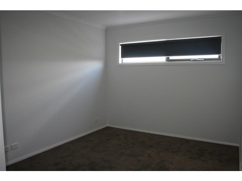 35 No.30 Swan Street, Pakenham VIC 3810