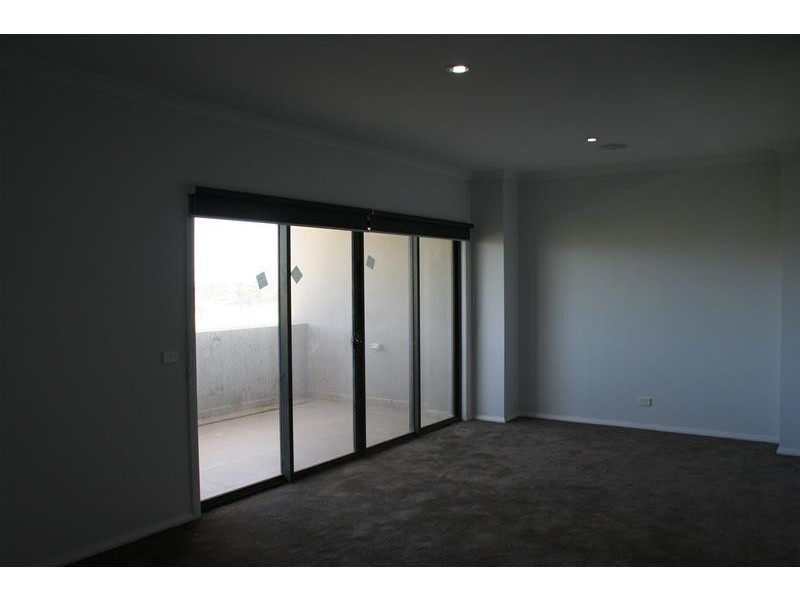 35 No.30 Swan Street, Pakenham VIC 3810