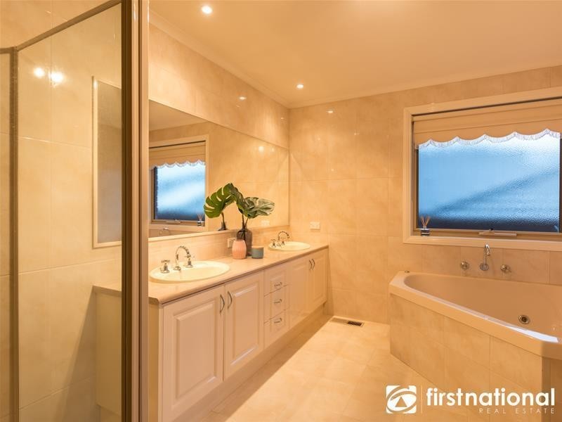 37 Lorikeet Drive, Berwick VIC 3806