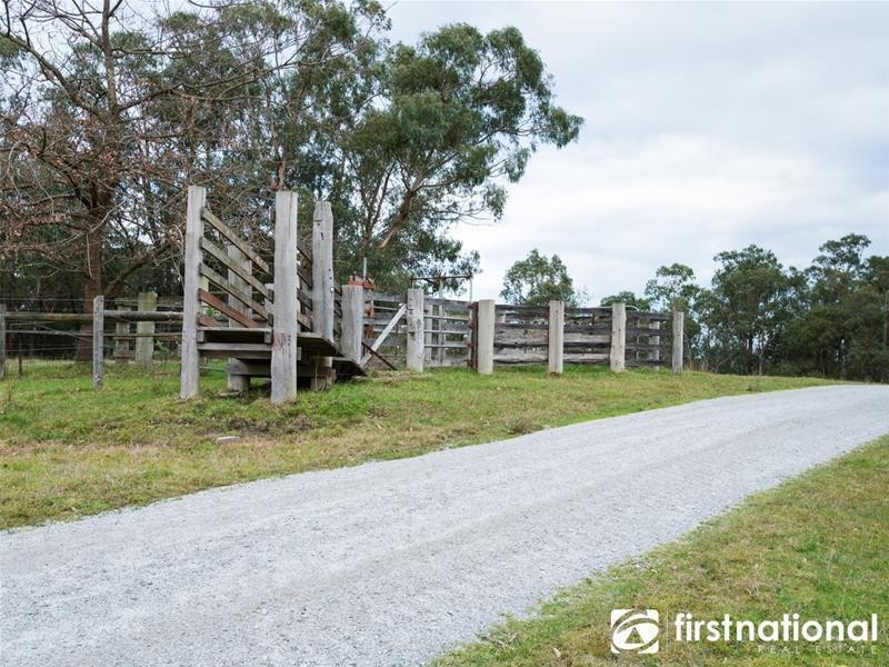 95 Bimbimbie Drive, Dewhurst VIC 3808