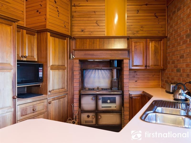 95 Bimbimbie Drive, Dewhurst VIC 3808