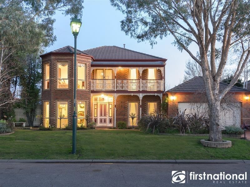 8 Goodall  Court, Berwick VIC 3806