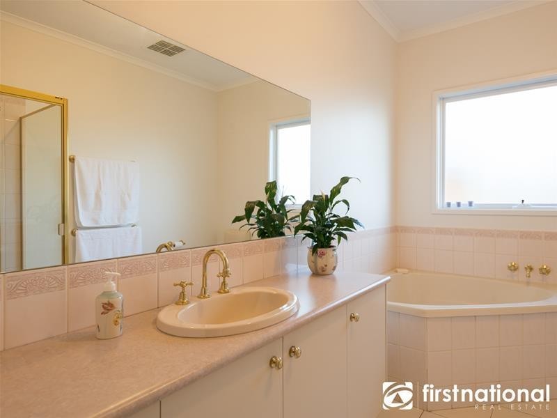 8 Goodall  Court, Berwick VIC 3806