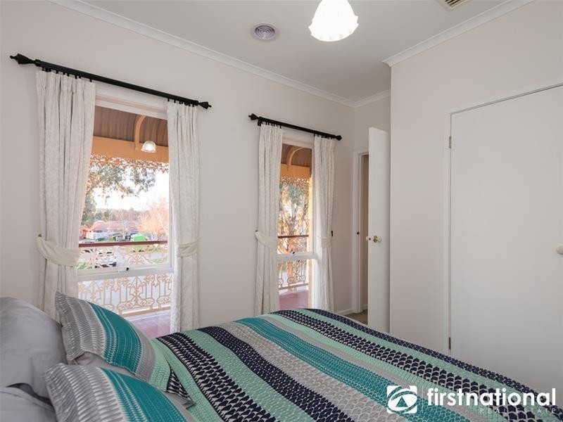 8 Goodall  Court, Berwick VIC 3806