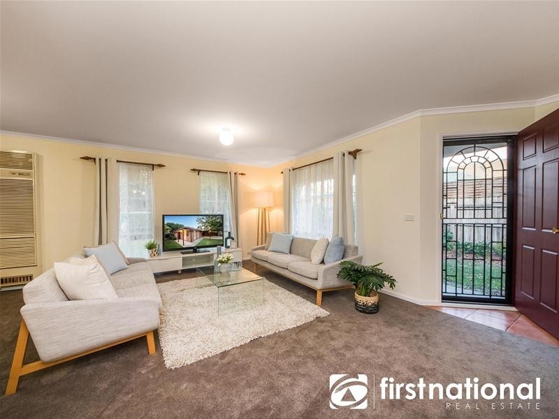 25 Rundell Way, Pakenham VIC 3810