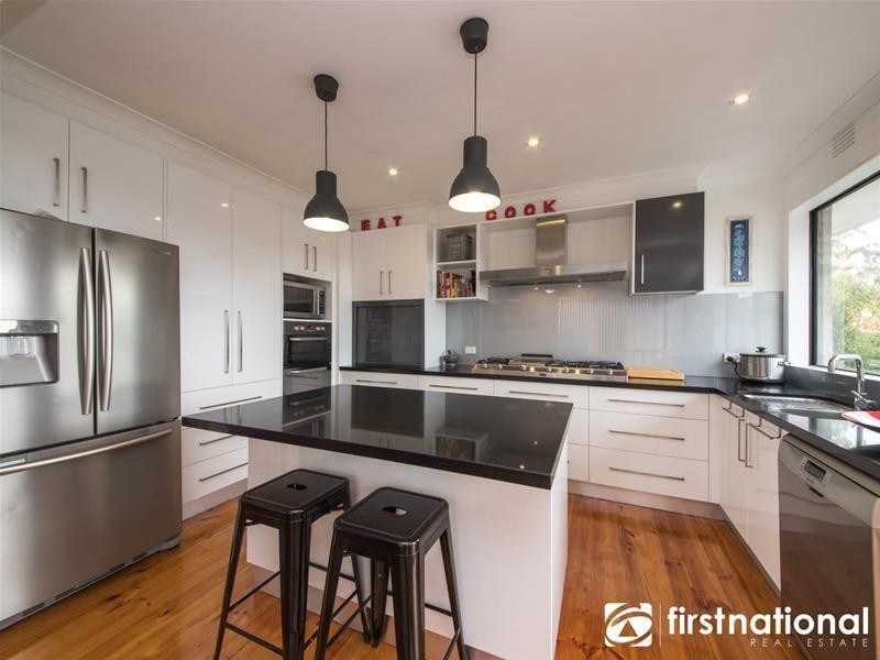 8 Inglis Road, Berwick VIC 3806