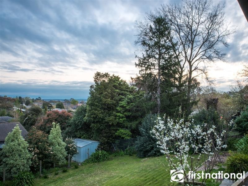 8 Inglis Road, Berwick VIC 3806