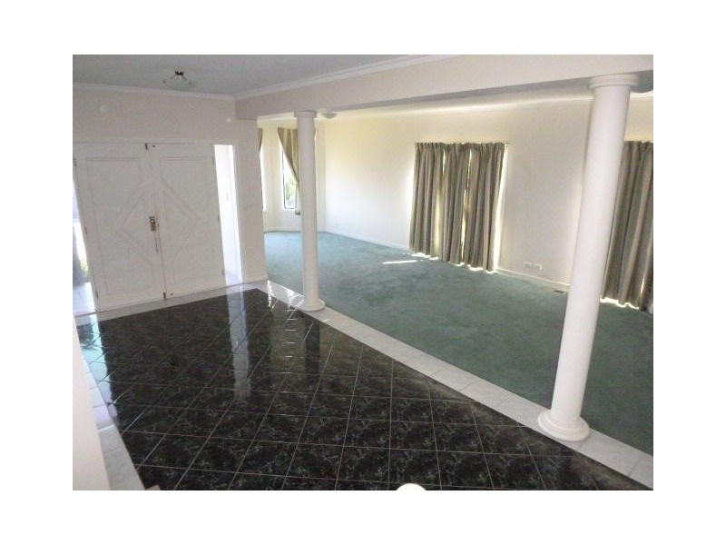 49 John Edgcumbe Way, Endeavour Hills VIC 3802