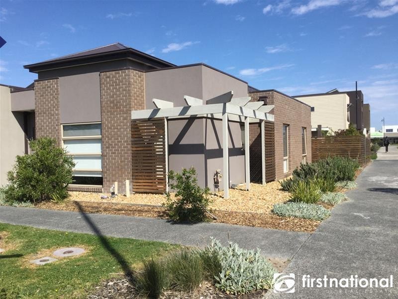 16 Haakman Way, Pakenham VIC 3810