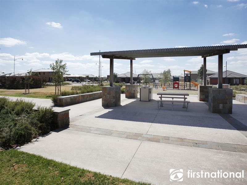 16 Haakman Way, Pakenham VIC 3810