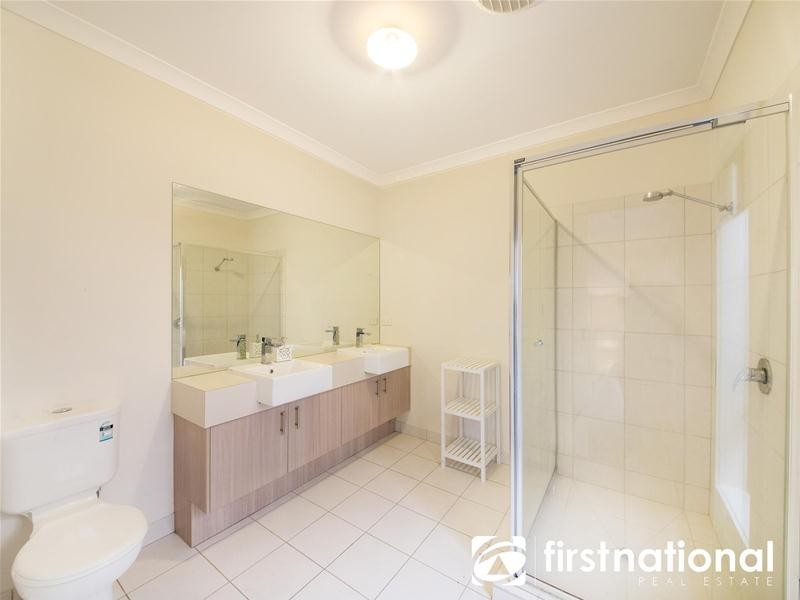 32 Denton Drive, Officer VIC 3809