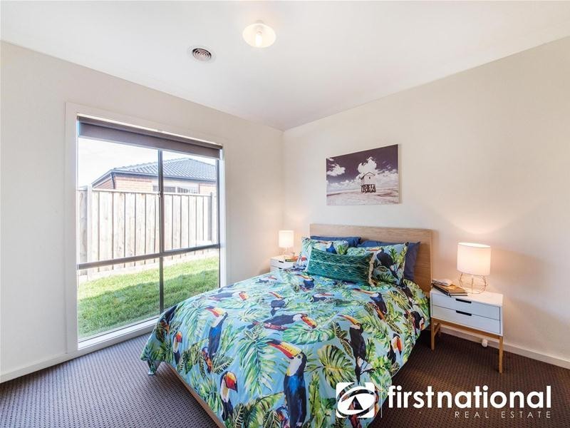 32 Denton Drive, Officer VIC 3809