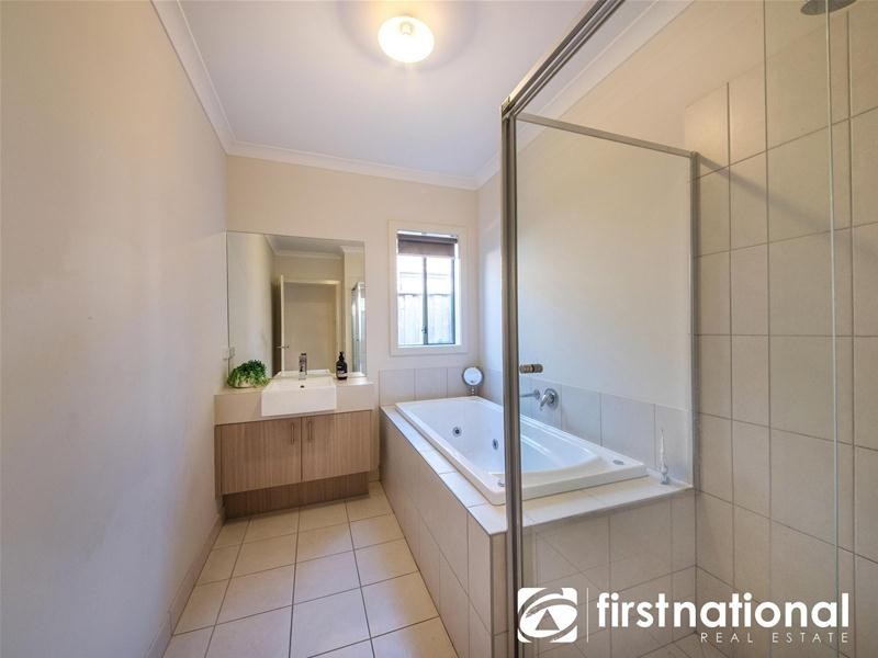 32 Denton Drive, Officer VIC 3809