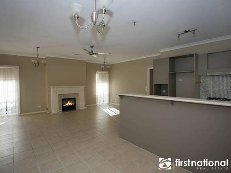 38 Flinders Chase, Pakenham VIC 3810