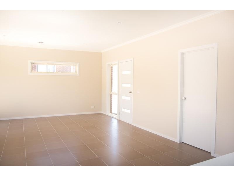 2/84 Sweeney Drive, Narre Warren VIC 3805