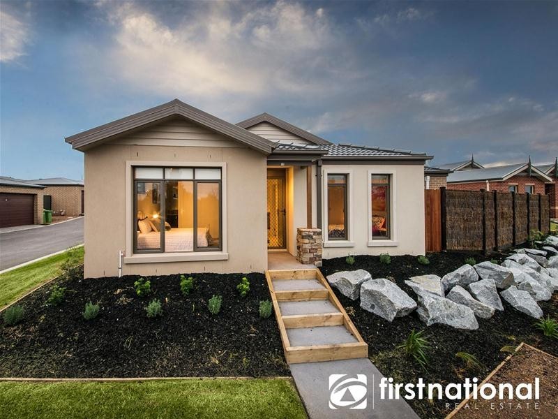 11 Macleod Circuit, Pakenham VIC 3810