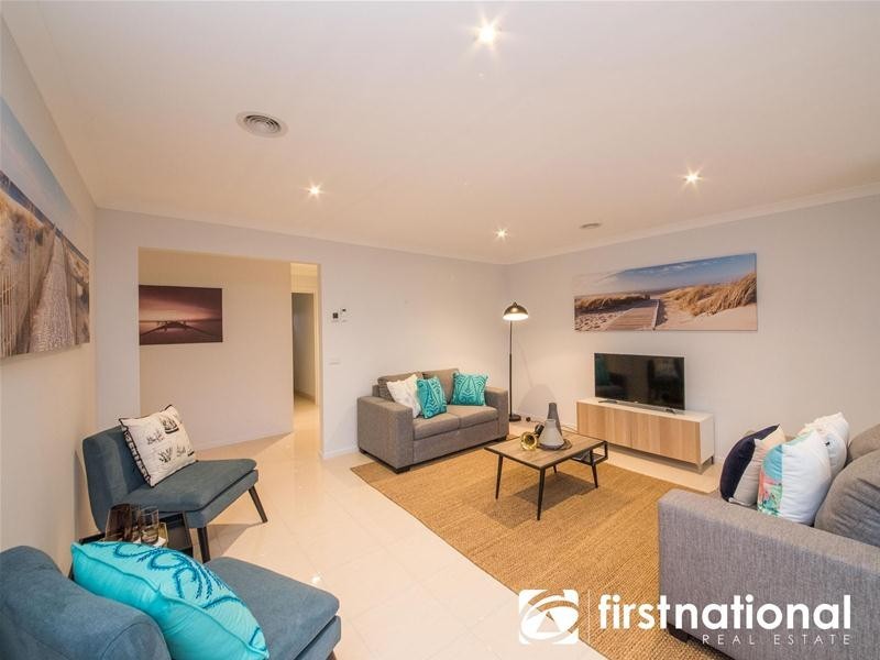 11 Macleod Circuit, Pakenham VIC 3810