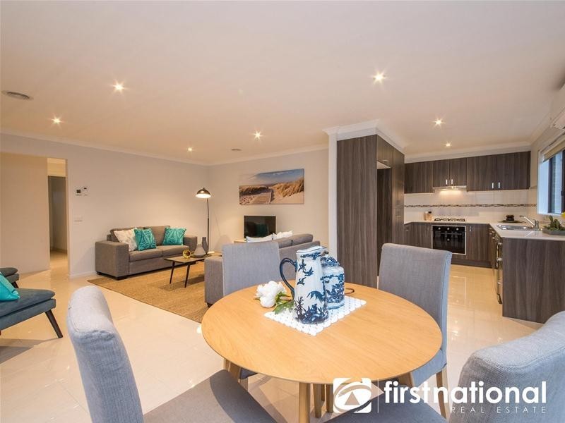 11 Macleod Circuit, Pakenham VIC 3810