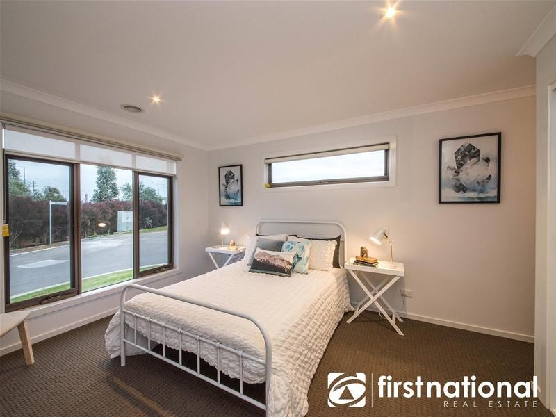 11 Macleod Circuit, Pakenham VIC 3810