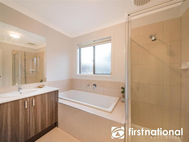 11 Macleod Circuit, Pakenham VIC 3810