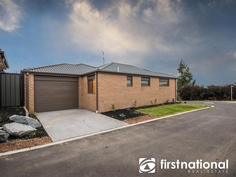 11 Macleod Circuit, Pakenham VIC 3810