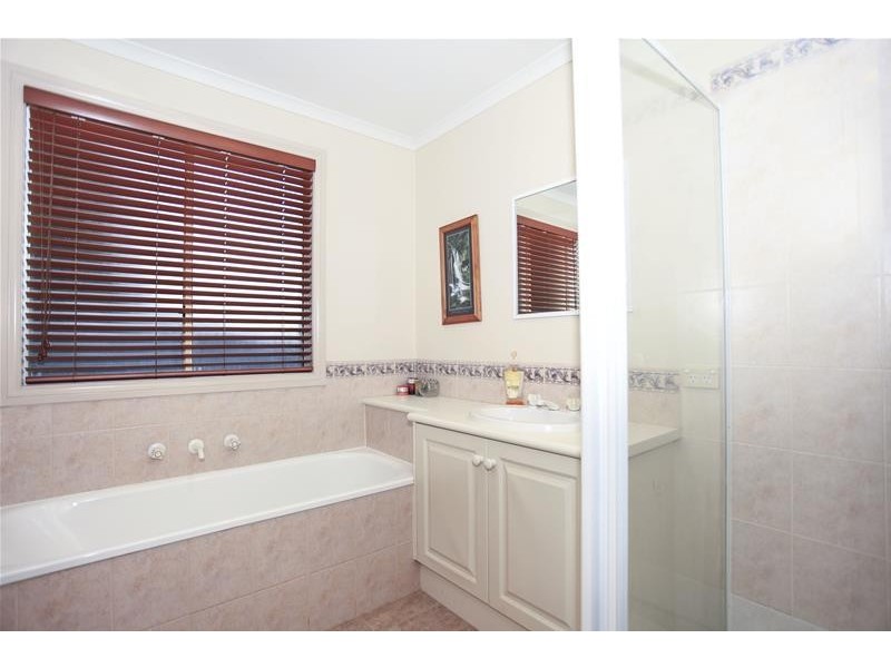 5 Milton Place, Narre Warren South VIC 3805