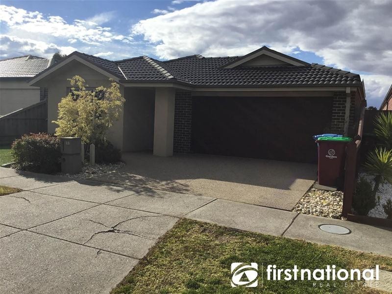 18 Blackledge Drive, Cranbourne East VIC 3977