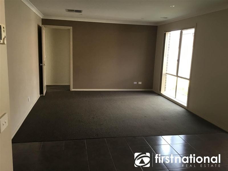 18 Blackledge Drive, Cranbourne East VIC 3977