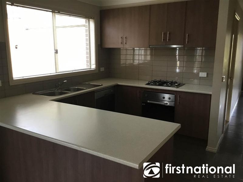 18 Blackledge Drive, Cranbourne East VIC 3977