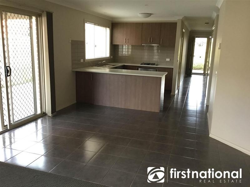 18 Blackledge Drive, Cranbourne East VIC 3977