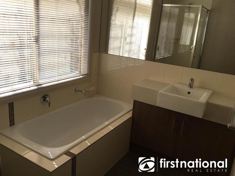 18 Blackledge Drive, Cranbourne East VIC 3977